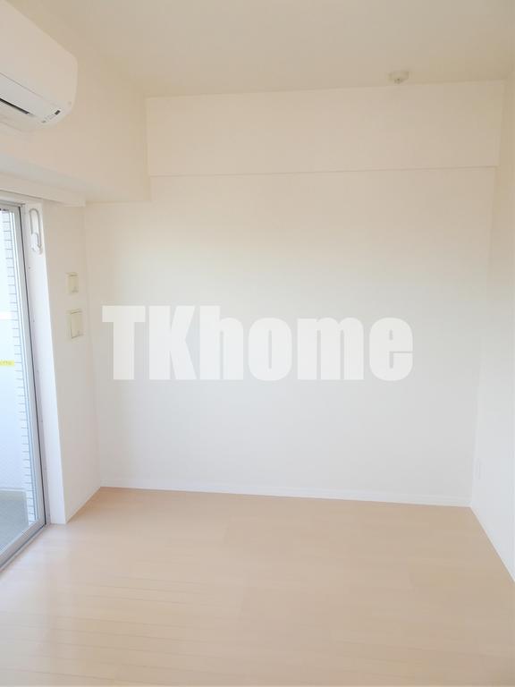 居室・リビング　明るい南向き。フローリング６帖