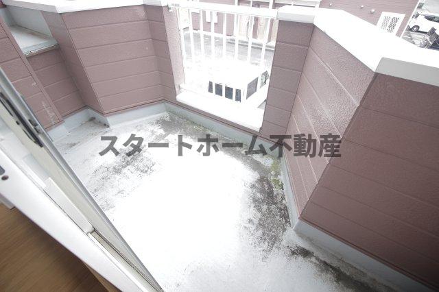 バルコニー　開放的で明るい空間を演出してくれるバルコニーです