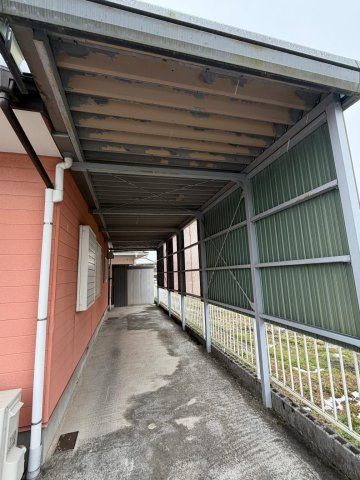 駐車場　屋根付き駐車場2台