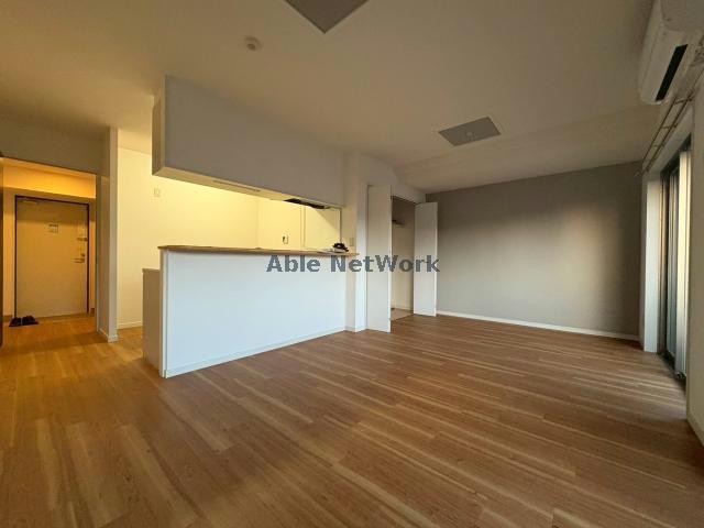 居室・リビング　同型　反転　別部屋