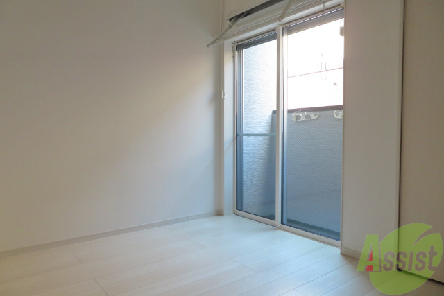 居室・リビング　大きな窓から入る日差しが暖かいですね～～。