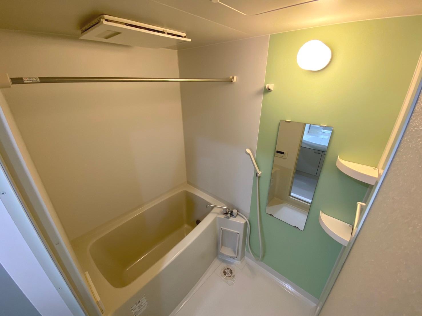 バス・シャワールーム　追焚き付きのお風呂です