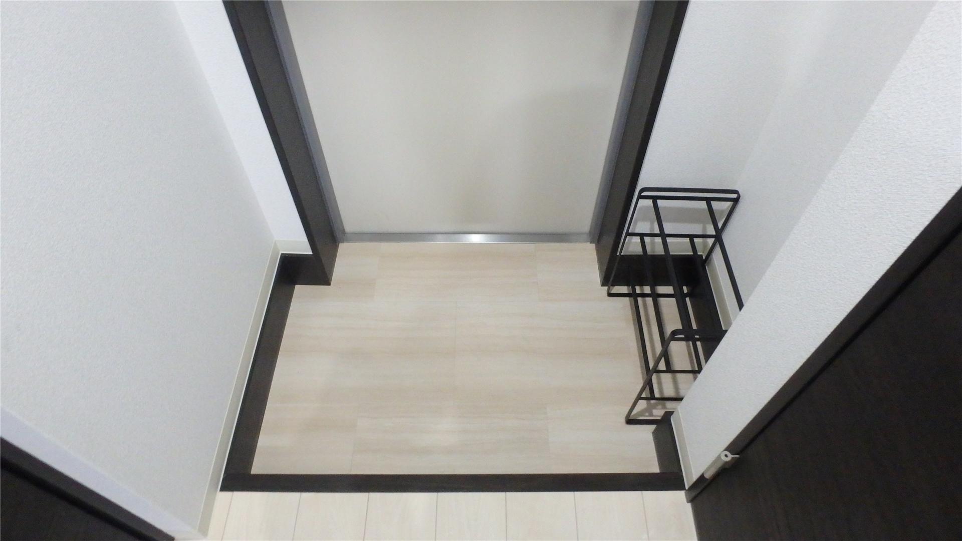 玄関　シューズラック付きの玄関です