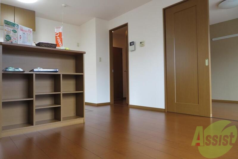 居室・リビング　リビングは１２帖もございます！家具の配置も迷いますね