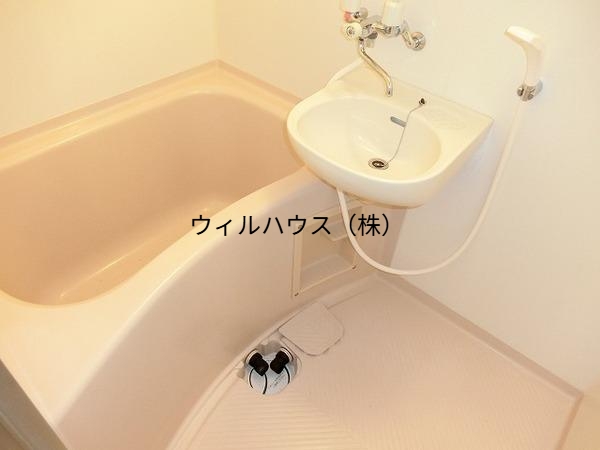 バス・シャワールーム　キレイにリフォームされています！