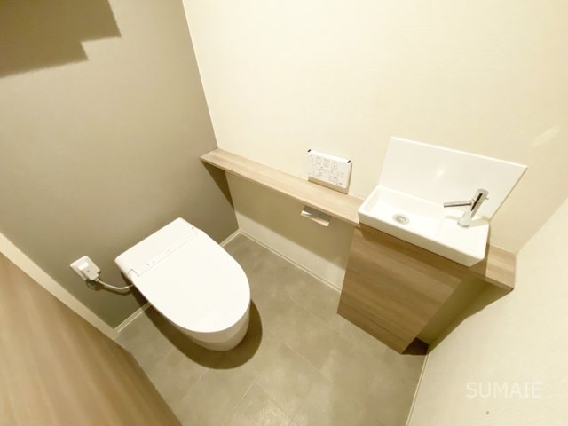 トイレ　手洗い場付きで清潔です！