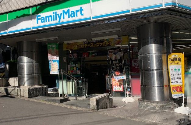 コンビニ　ファミリーマート 南大塚店（コンビニ）まで247m