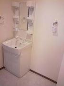 洗面設備　♪別号室写真♪朝の支度もはかどる独立洗面台