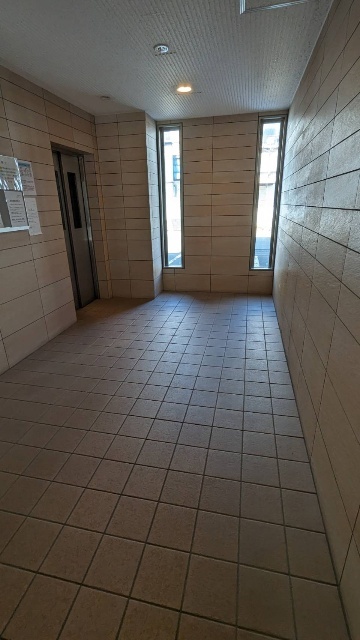 エントランス　エレベータ