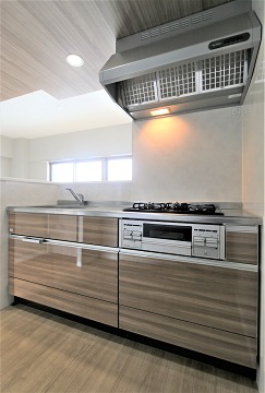 キッチン　広々としたキッチンでお料理がはかどりますね