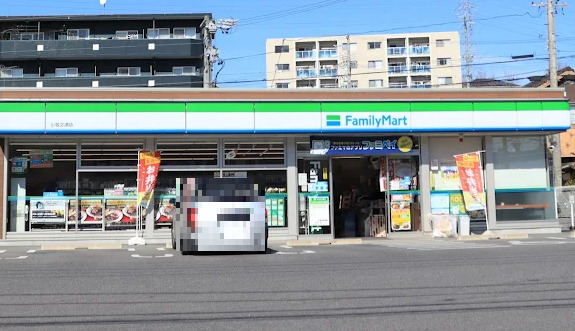 コンビニ　ファミリーマート 小牧文津店（コンビニ）まで636m
