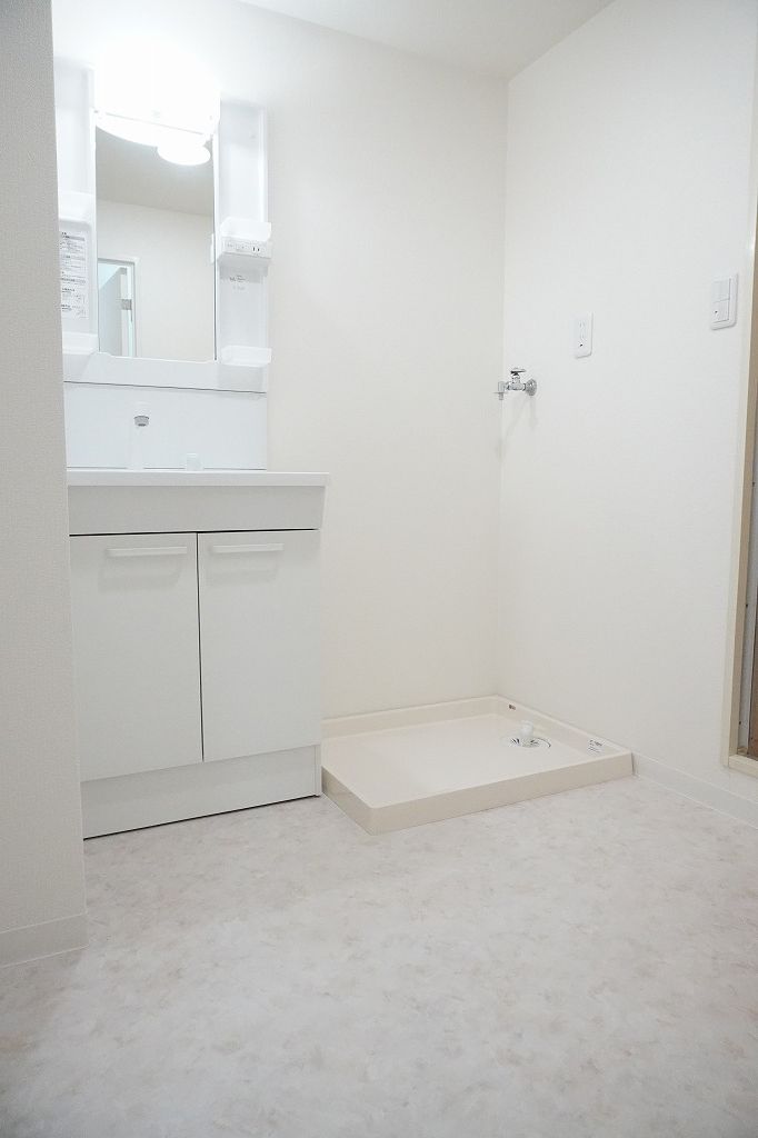 洗面設備　シャンプードレッサー付☆広い脱衣所に洗濯機置場あり！