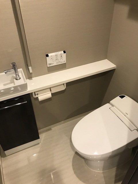 トイレ　温水洗浄暖房便座