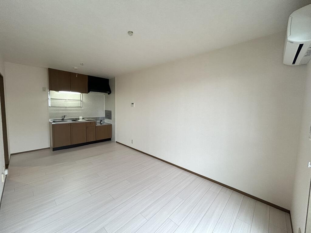 居室・リビング　小窓が角部屋はつきます