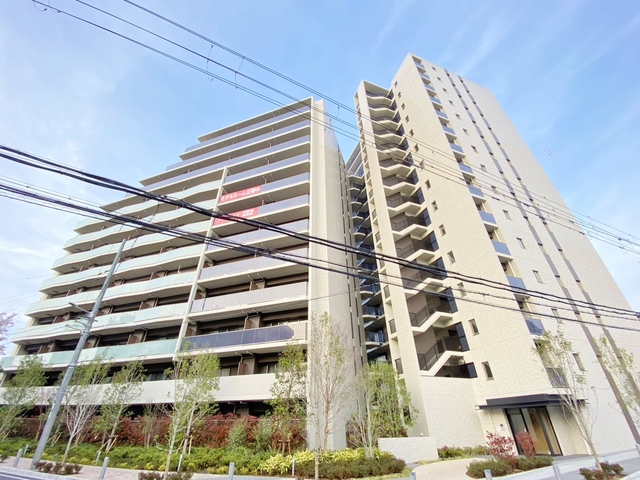 建物外観　面の「きらめき」をテーマに、ディテールにも美へのこだわり。