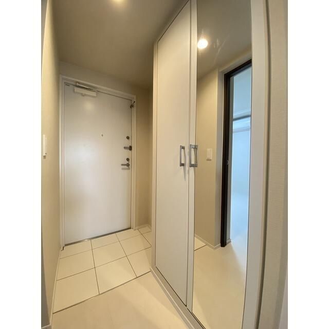 玄関　写真は同タイプ住居です。