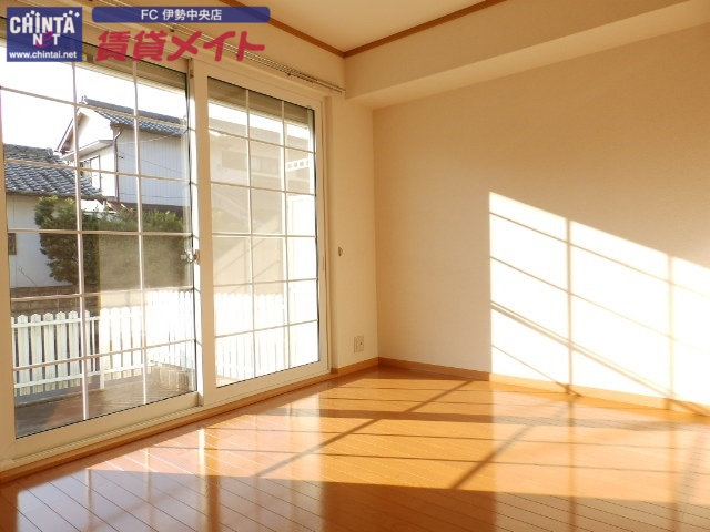 居室・リビング　反転タイプ参考写真