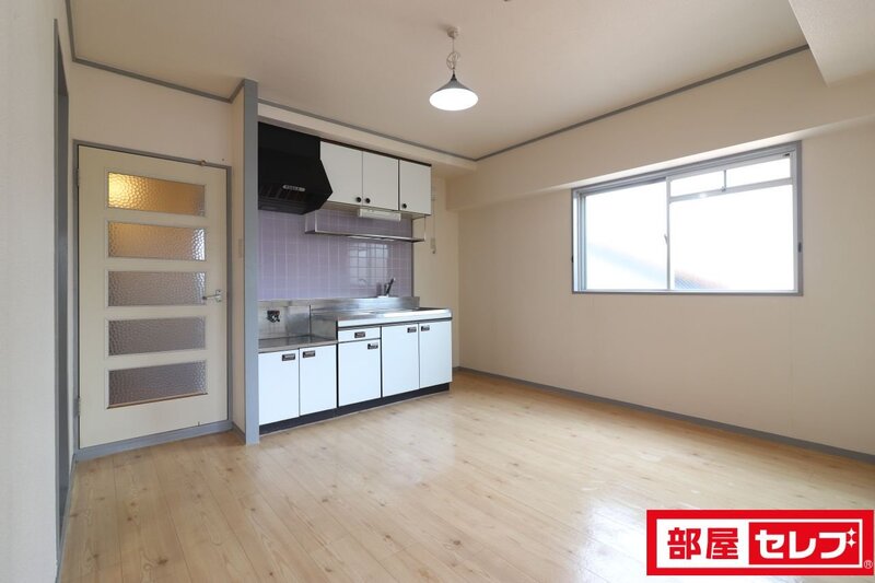 居室・リビング　２０２号室内装写真参照