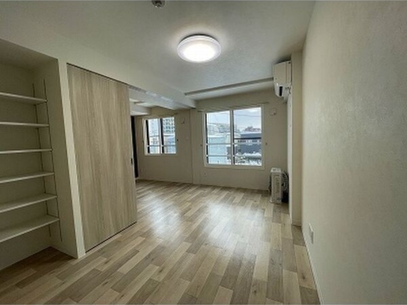 居室・リビング　退去予定につき同タイプ別号室の画像です。