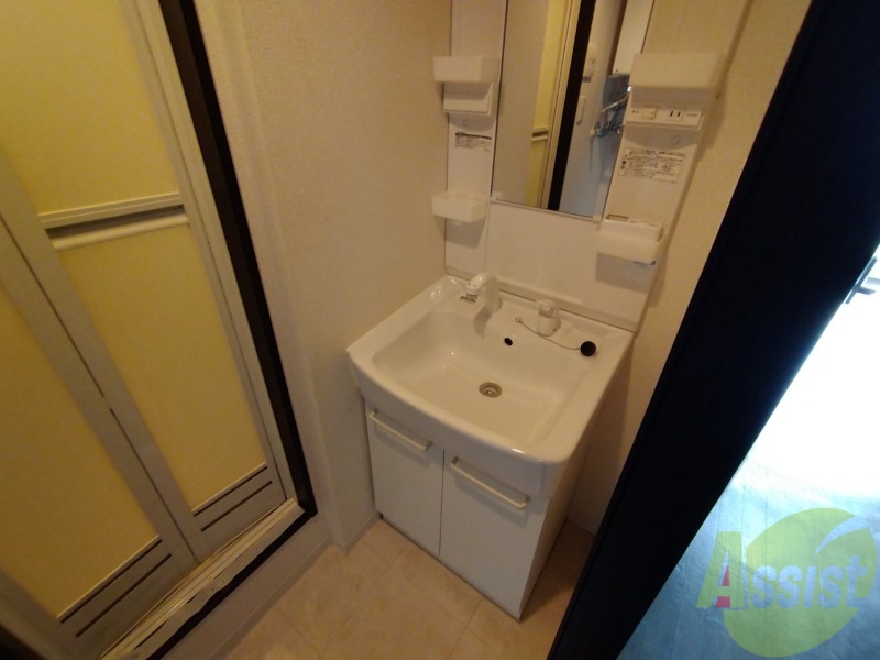 洗面設備　洗面台です。シンプルなつくりなので、お手入れしやすそうです。