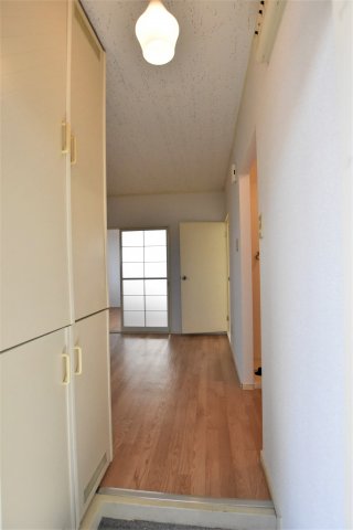 玄関　同物件、別号室の写真です。