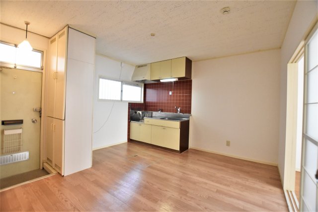 居室・リビング　同物件、別号室の写真です。