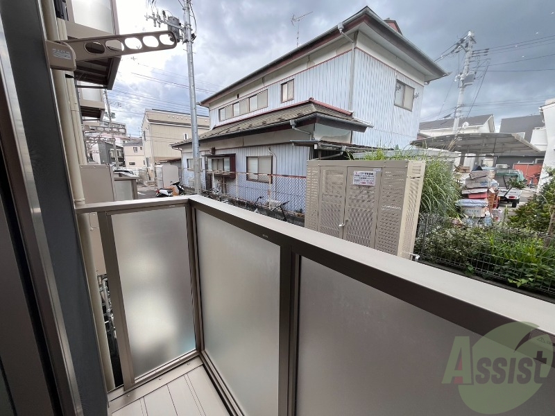 バルコニー　バルコニーが付いているので晴れた日は洗濯物が沢山干せますね。