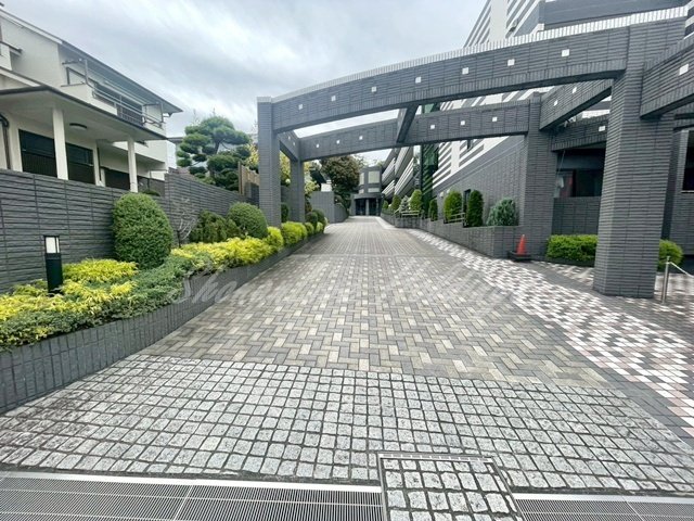 エントランス　シックなエントランス♪