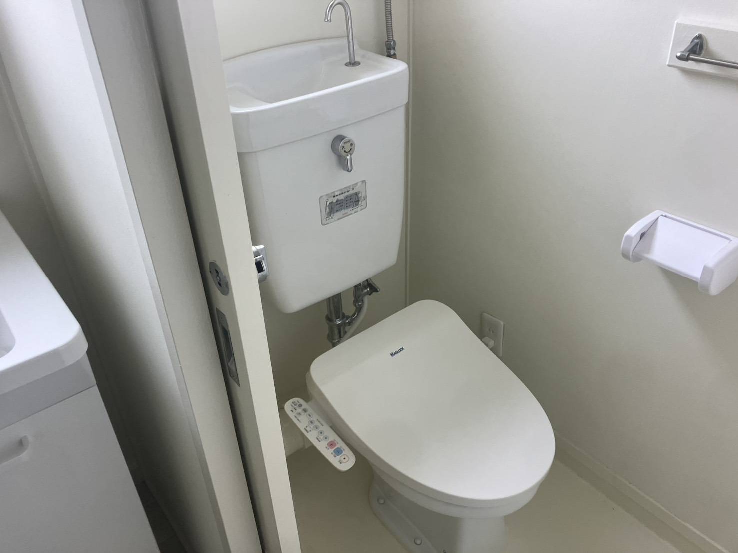 トイレ　ウォシュレット付き