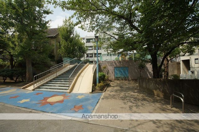 公園　区立若葉公園　若葉３－４（公園）まで64m