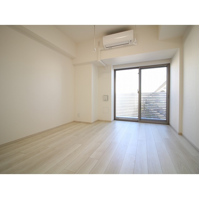居室・リビング　※別部屋の参考写真です。