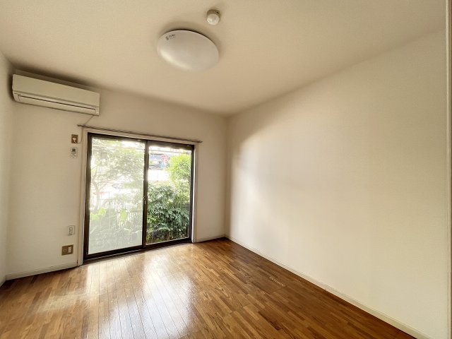 居室・リビング　※同建物ほかのお部屋の写真です。
