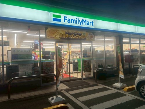 コンビニ　ファミリーマート 四国中央宮川二丁目店（コンビニ）まで960m