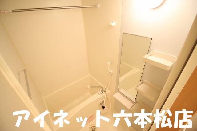 バス・シャワールーム　1日の疲れを癒しましょう。