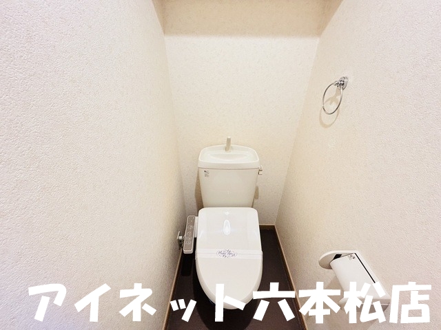トイレ　ウォシュレット完備です。