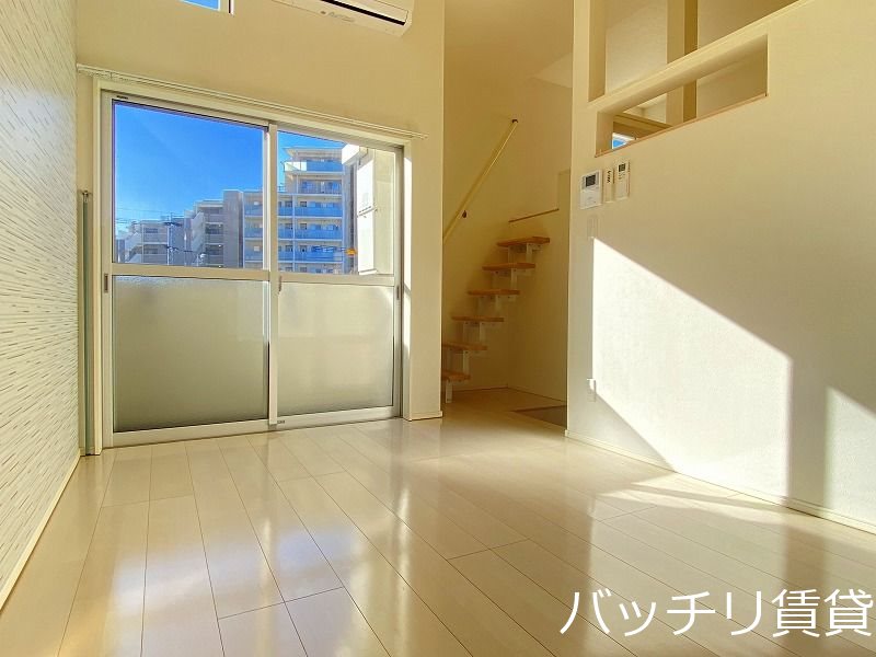 バルコニー　別号室タイプの為、現状を優先致します。
