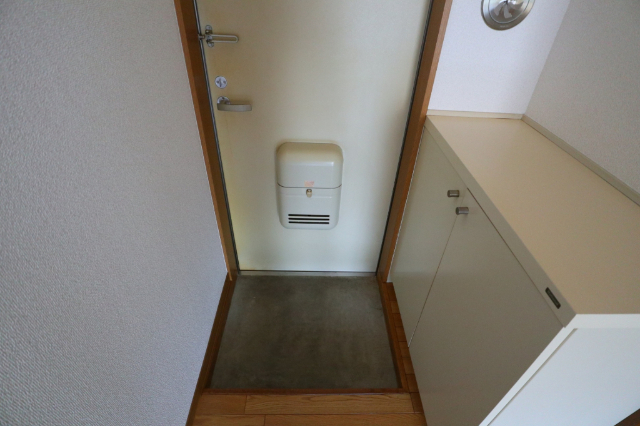 玄関　＊２０４号室の写真です。