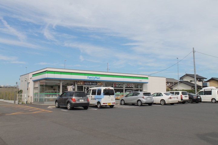 コンビニ　ファミリーマート水戸城東店（コンビニ）まで748m