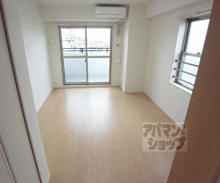 居室・リビング　東向きのお部屋です。