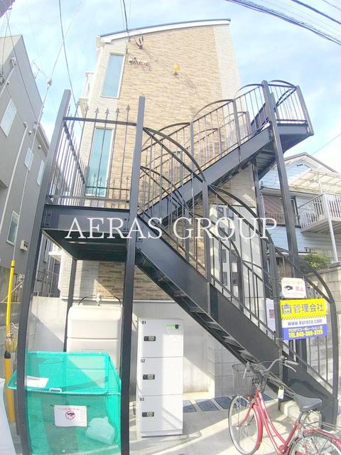 建物外観　共用階段