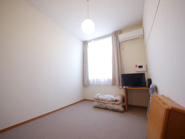 居室・リビング　★家具・家電付きの綺麗なリビングです★