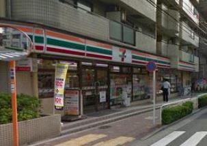 コンビニ　ファミリーマートヤマキ千田店（コンビニ）まで260m