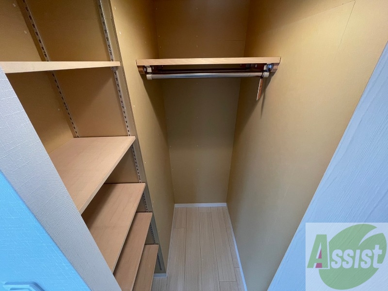 収納　寝室の収納です。部屋がすっきり片付きます。