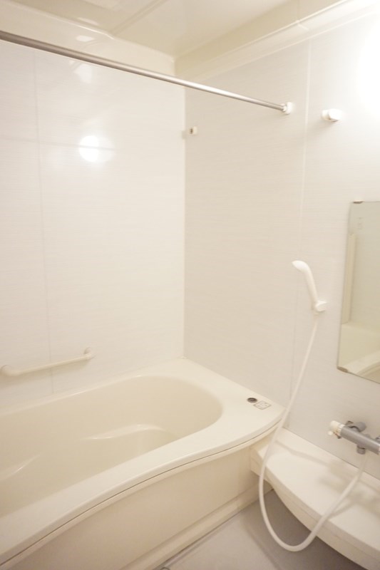 バス・シャワールーム　※同アパート別部屋の参考写真です。