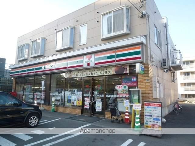 コンビニ　セブンイレブン（コンビニ）まで550m