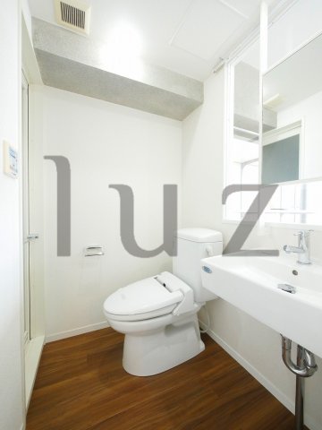 トイレ　ウォシュレット付きのトイレです。