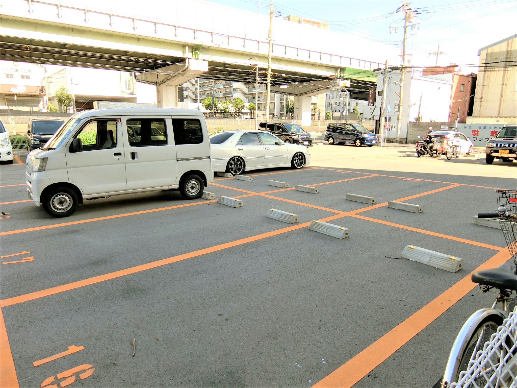 駐車場　大型駐車場が隣接しております☆