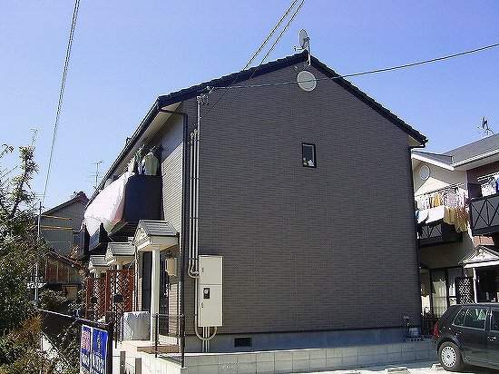 建物外観　現在外壁塗装中、きれいに生まれ変わります。