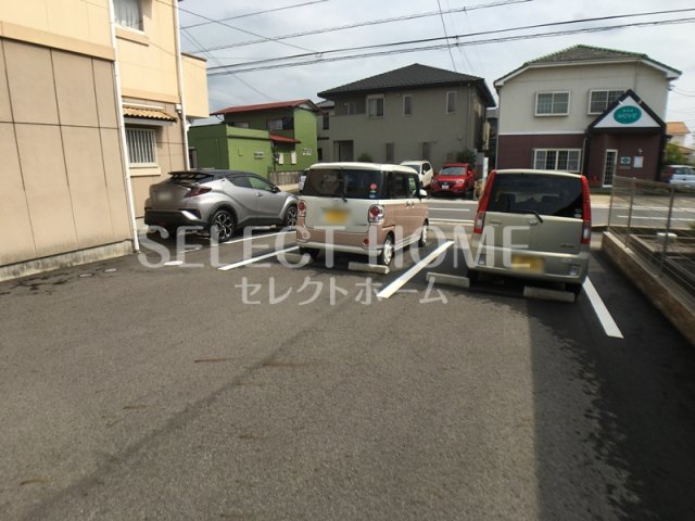 駐車場　車をお持ちの方に嬉しい駐車場付きの物件です
