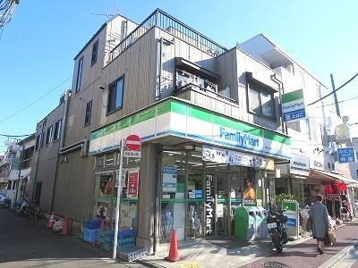 コンビニ　ファミリーマート（コンビニ）まで668m